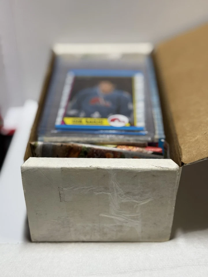 1988-89 y 1989-90 O-Pee-Chee Hockey Juegos Completos Casco, Sakic Rookies NrMt/Mt Foto 4 de 4