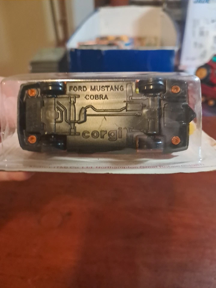 CORGI JUNIOR METTOY E104 FORD COBRA MUSTANG ORANGE RARE 1983 MINT ON CARD - Image 4 of 4