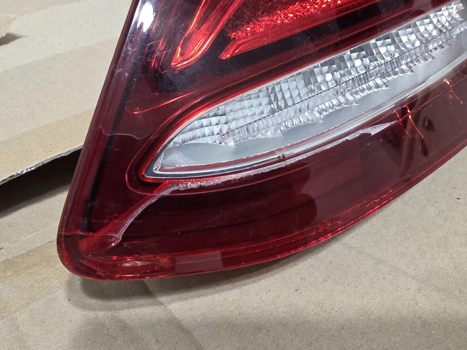 Luz trasera derecha Mercedes Benz E300 2017-2019 4Matic OEM de fábrica Foto 3 de 4