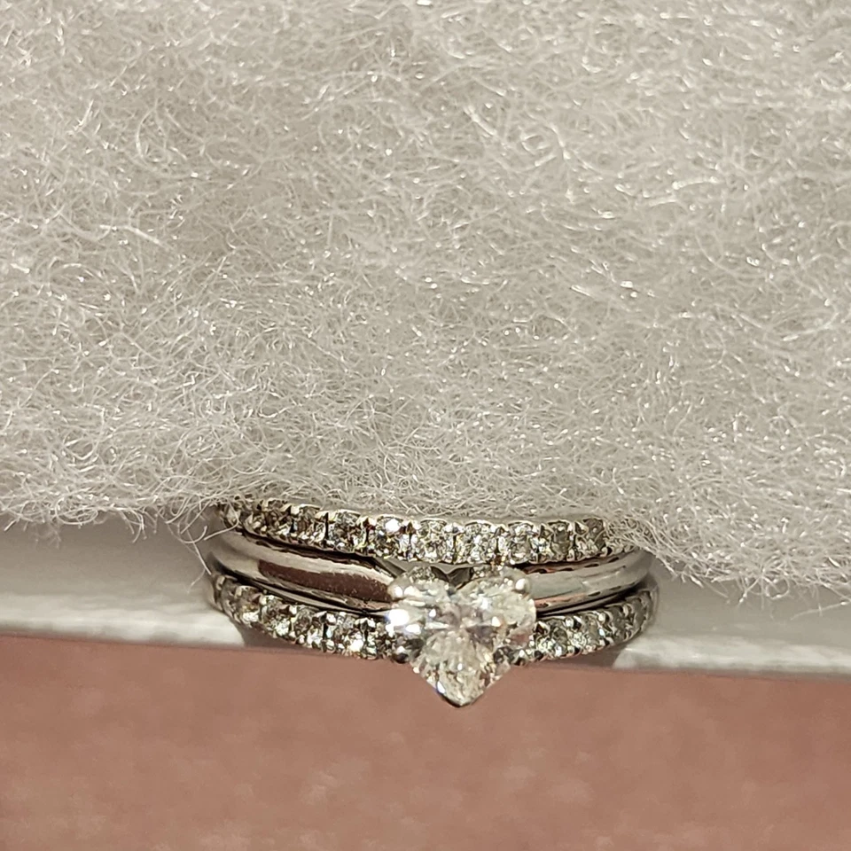 1/2 CTW HEART DIAMOND SOLITAIRE W/ 28 DIAMONDS WEDDING BAND 14K WHITE  GOLD 5.75 - Image 3 of 4