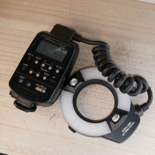 Canon MR 14EX Ring Light/Macro Flash for Canon DSLR *WORKS* Display crack