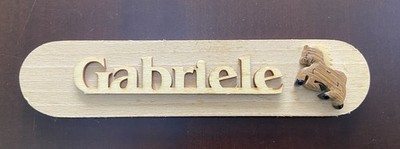 HOLZSCHILD NAME GABRIELE MIT PFERDEDEKOR 18,5X4cm