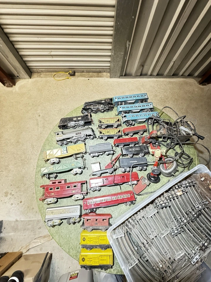 Vtg Model Train Lot – 22 Metal Railcars & 100+ Track Pieces – Parts/Restoration - Image 2 of 4