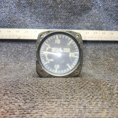 7000 | United Instruments | Cessna 172 | Vertical Speed Indicator