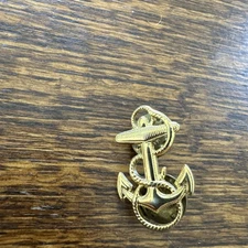 US Navy pin with anchor wrapped in rope
