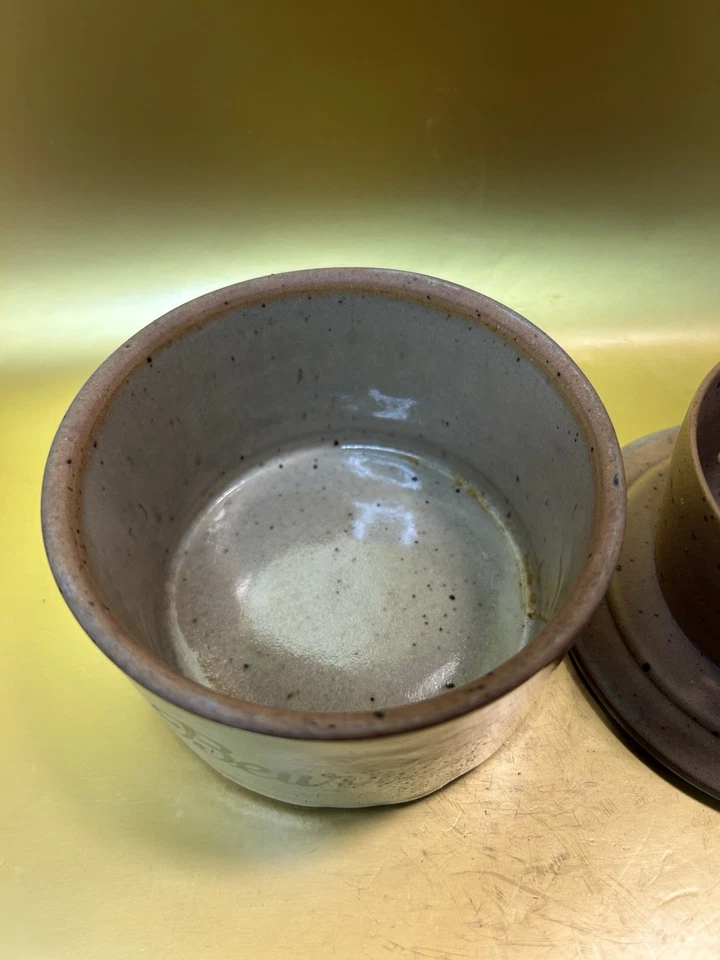 Arte de cerámica de estilo francés hecho a mano con campana de mantequilla de gres Foto 3 de 4