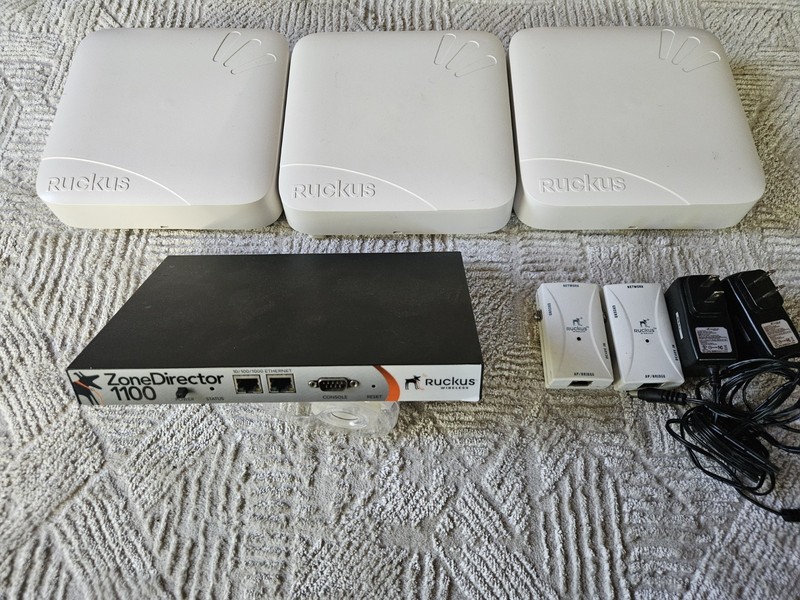 Ruckus ZoneDirector 1100 (1112) w 50 AP license + 3 ZoneFlex 7962 APs + 2 POE 