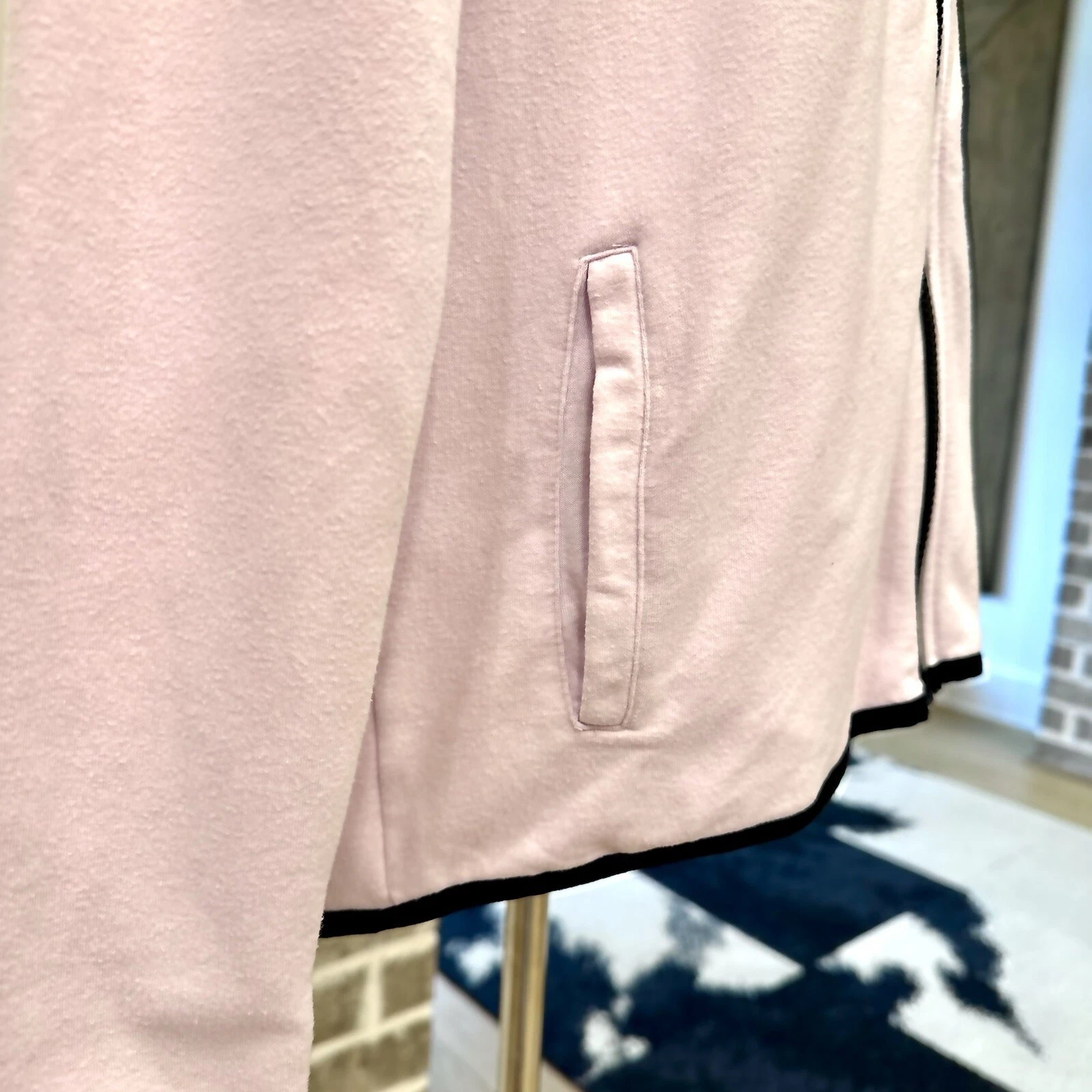 UNDERCOVER VICTORIA’S SECRET PINK 2015 Giacca con cappuccio e zip davanti con foro per pollice in lilla — M