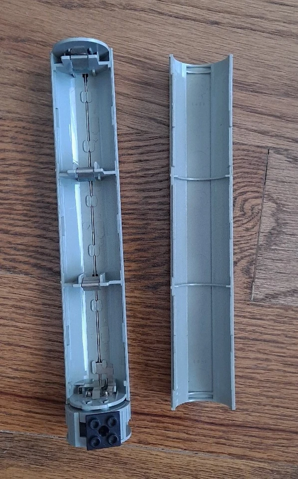 LEGO Electric 4.5V 3 C-Cell Battery Box with Switch 4 x 24 Complete 8055 8054 - Image 2 of 4