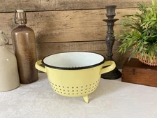 1025⚜️ Vintage Yellow Enamelled Sheet Metal Strainer Antique Kitchen Utensil