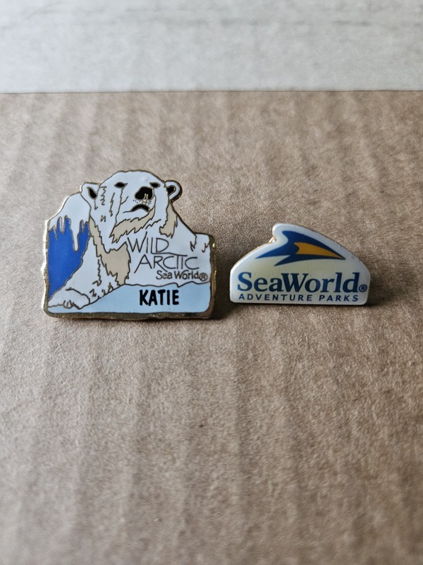 SeaWorld Orlando FL Lot of 2 Pins *See Pictures for Condition
