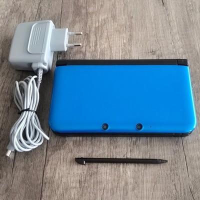 Nintendo   3DS XL Handheld-Spielkonsole Blau/Schwarz inkl. Ladekabel  
