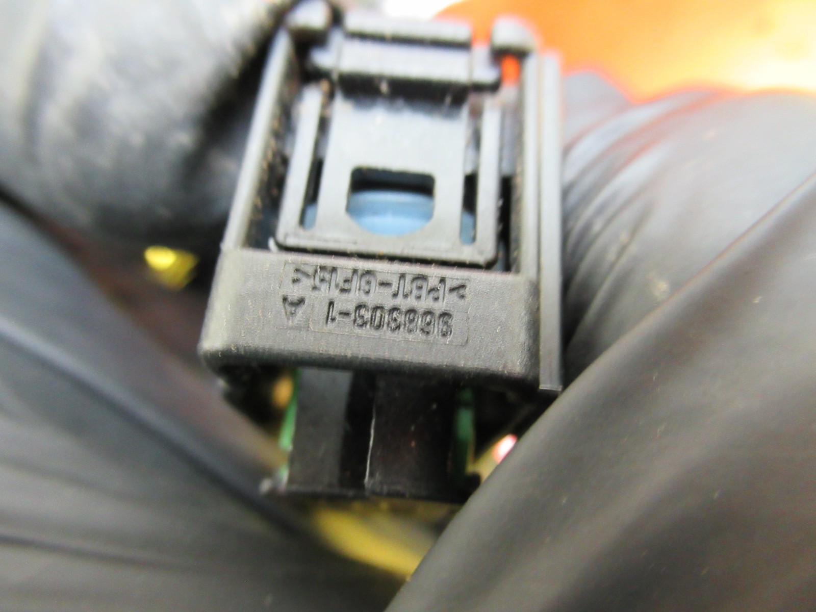 WIRE PLUG CONNECTOR OFF YAW RATE ABS BRAKE CONTROL BCM COMPUTER ECM ECU SAAB 9-3