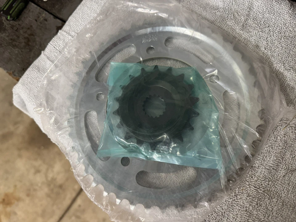 SUZUKI GSX1300R HAYABUSA 2008-2024 CHAIN SPROCKET KIT GOLD RK (27600-24F60-118) - Image 2 of 4