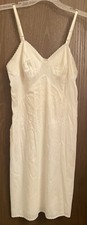 Vintage Vanity Fair full slip Ivory Sz 32/S ~Nylon USA Made