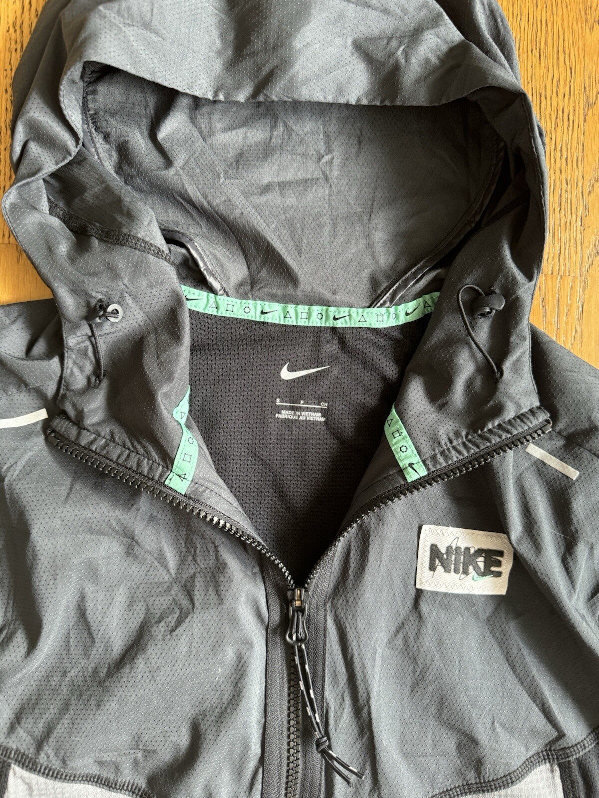 Nike Windrunner D.Y.E. Packable Running Jacket Sm… - image 3