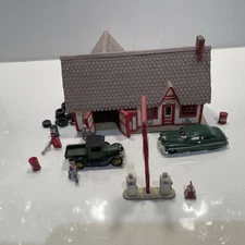 "Ernie's Conoco Gas Station" HO, BUILT - $ 75.00