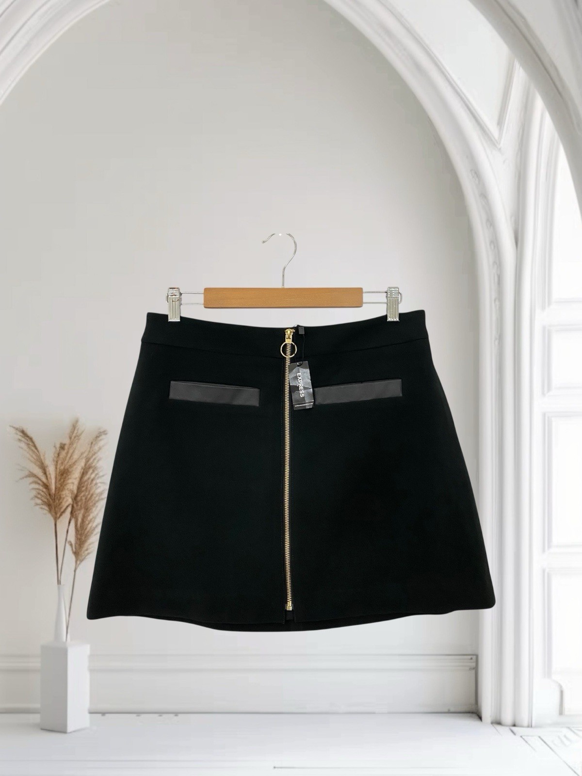 Women's Black Express Mini Skirt with Front Zipper Soft Stretch Knit NWT $49