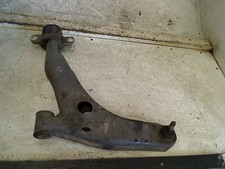 Triangle de suspension Mitsubishi CARISMA