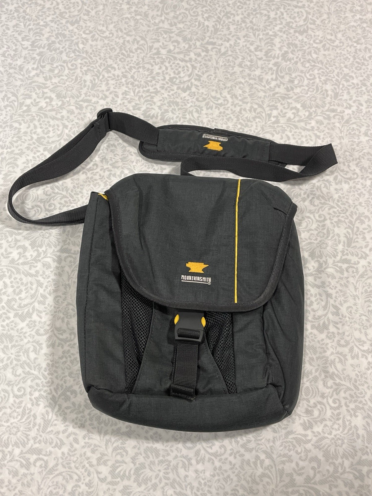 Mountainsmith Focus Camera Shoulder Bag Padded DSLR Compact 