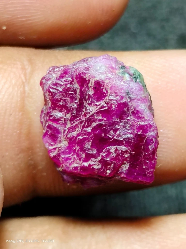 AAA Quality 100% Natural Red Ruby Rough from Earth Size 15X13X6 mm Weight 12 crt - Image 3 of 3