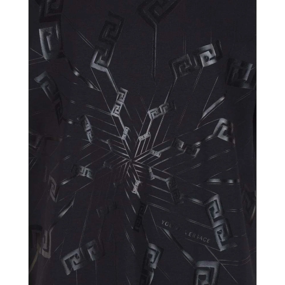 NUEVO CON ETIQUETAS NUEVO Camiseta Young Versace Niños Negra Estampado Logo Traste 5y 6y 7y Foto 3 de 3