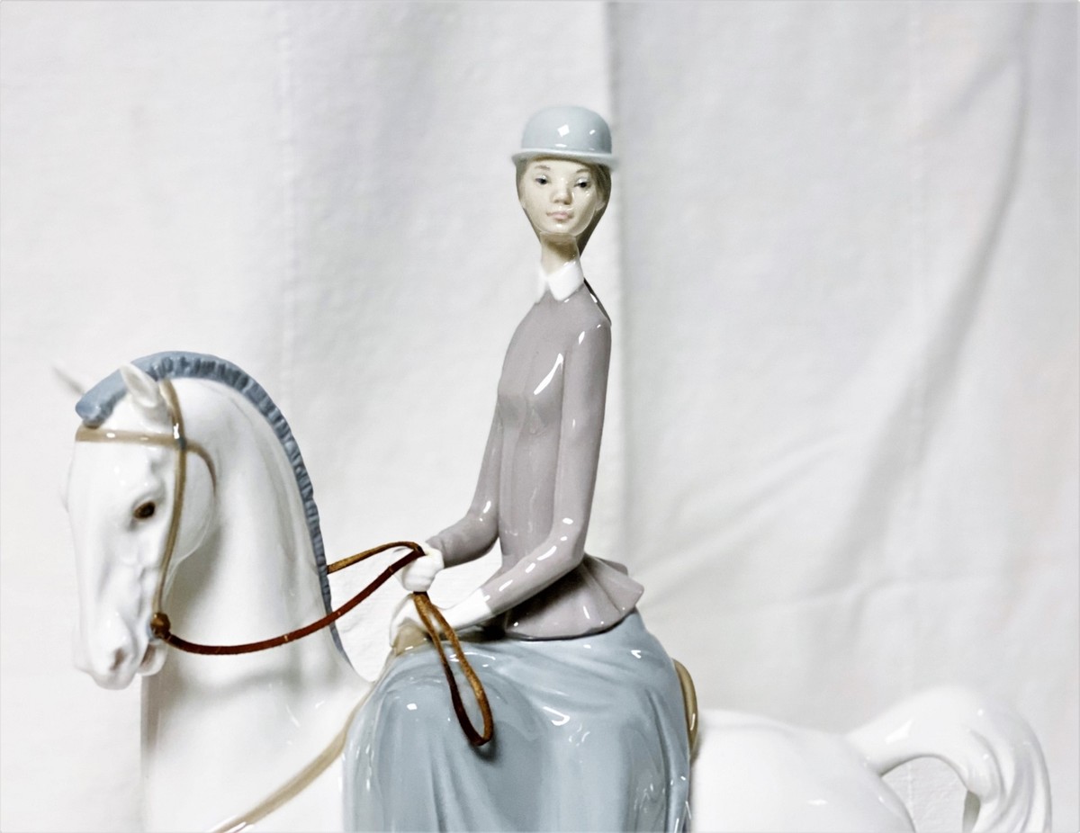 【大幅値下げ】【新品未使用】リヤドロ　woman on horse 大幅値下げ】【新品未使用】リヤドロ woman on horse 大幅値下げ
