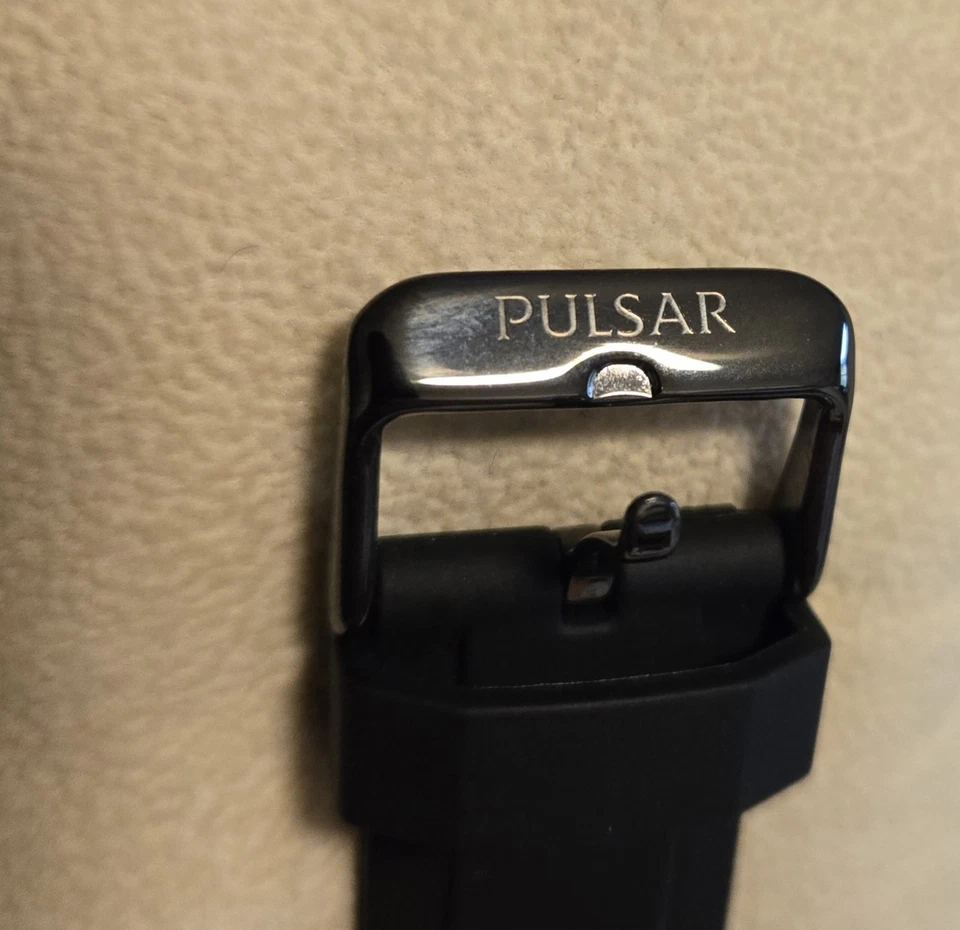 Pulsar PT3207 47mm Black/Orange Mens Watch Rubber Strap *No Visible Wear* - image 4 of 4