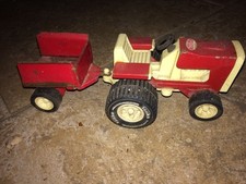 VINTAGE TONKA Mini LAWN TRACTOR WITH ATTACHED TRAILER/WAGON RED AND WHITE