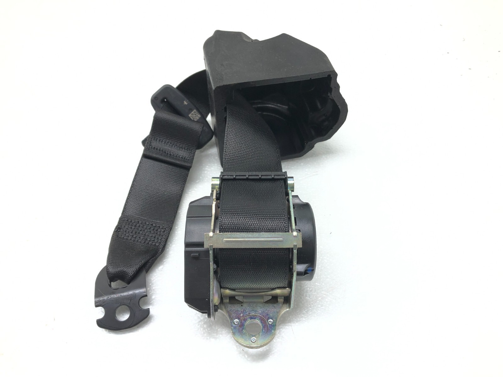 2017-2022 MASERATI LEVANTE LEFT DRIVER REAR SEAT BELT RETRACTOR OEM.