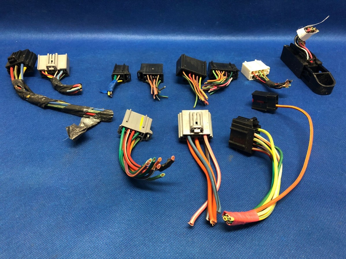 Ford Wiring Harness Plug Connector – Fits Navigator/Expedition Fuse Box Relay (5L1T-14A067-BC)