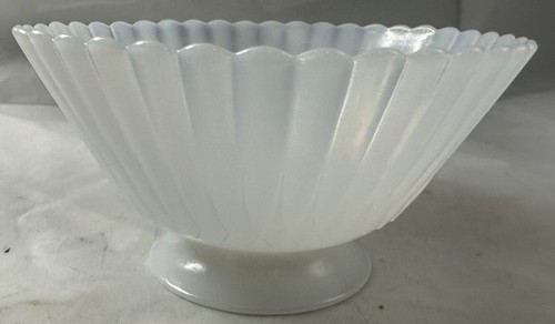 Plato de Sherbet bajo blanco MacBeth Evans Petalware Monax opalescente vintage - Imagen 3 de 11