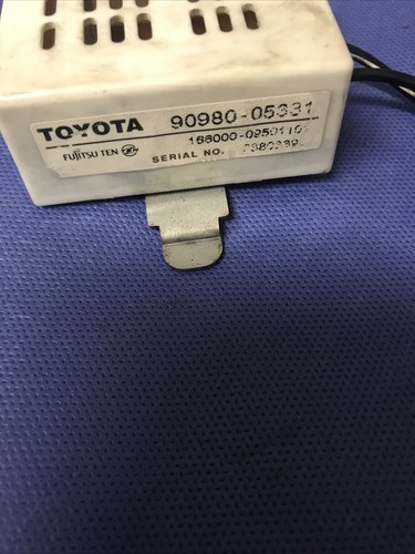 REAR DEFROST RELAY MODULE 90980-05331 2002 Lexus IS300 R247319 - Picture 2 of 4