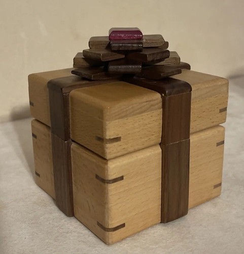 Wooden Bow Present Puzzle Box 4x4x4 Birch/ Walnut? EUC B - Picture 5 of 6