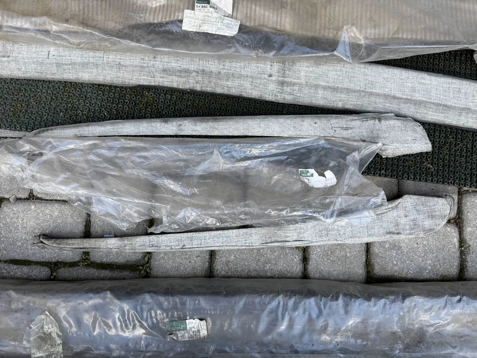 OEM Jaguar XJ6 y XJ12 1987 - 1994 (XJ40) PARACHOQUES CLÁSICO CROMO MOLDURAS Foto 4 de 4