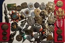 OLD ADVERTISING FOB BADGE TRADE SOCIETY TOKEN ENCASED COIN MILITARY METAL ITEMS