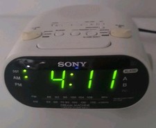 SONY DREAM MACHINE ICF-C318 AM/FM DualAlarm Clock Radio IVORY LARGEGreen Display