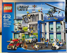 LEGO City Police Station 60047 Complete Set  w/ Vehicles & Figures