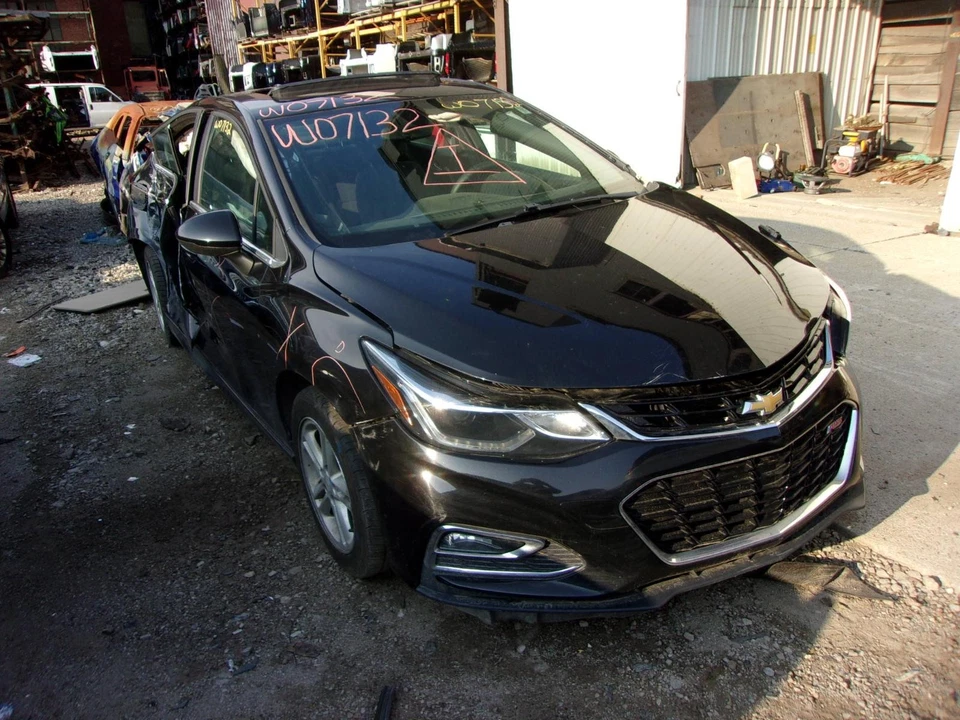 Brazo de control inferior delantero derecho usado delantero se adapta a: Chevrolet Cruze VIN B 2017 Foto 3 de 4
