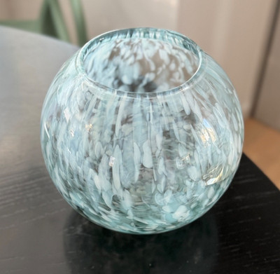 Design William Yeoward Crystal: Exquisite Glas Vase, britische Kristall Kunst