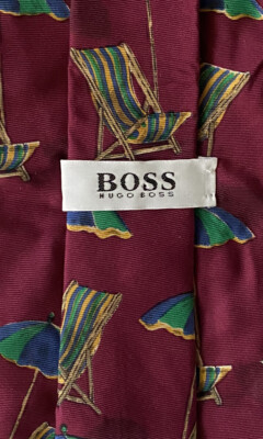 HUGO BOSS ITALY 100% SILK NECK TIE Striped Sling Back Beach Chair & Umbrella Red