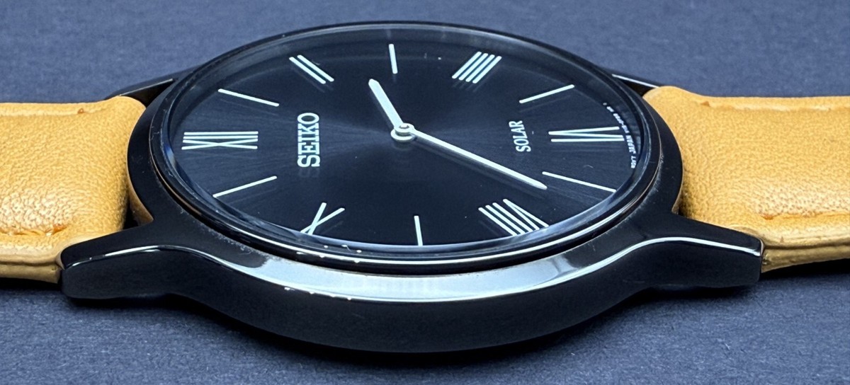 セイコー　V115-0BE0 シンプル 薄型 ソーラー Seiko V115-0BE0 Solar Quartz 37mm Black Dial Mens Watch - Rank A
