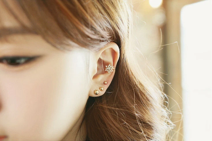 Juego de 3 pares de lindos aretes redondos enchapados en oro de 18 quilates con tuerca de oreja Foto 2 de 4