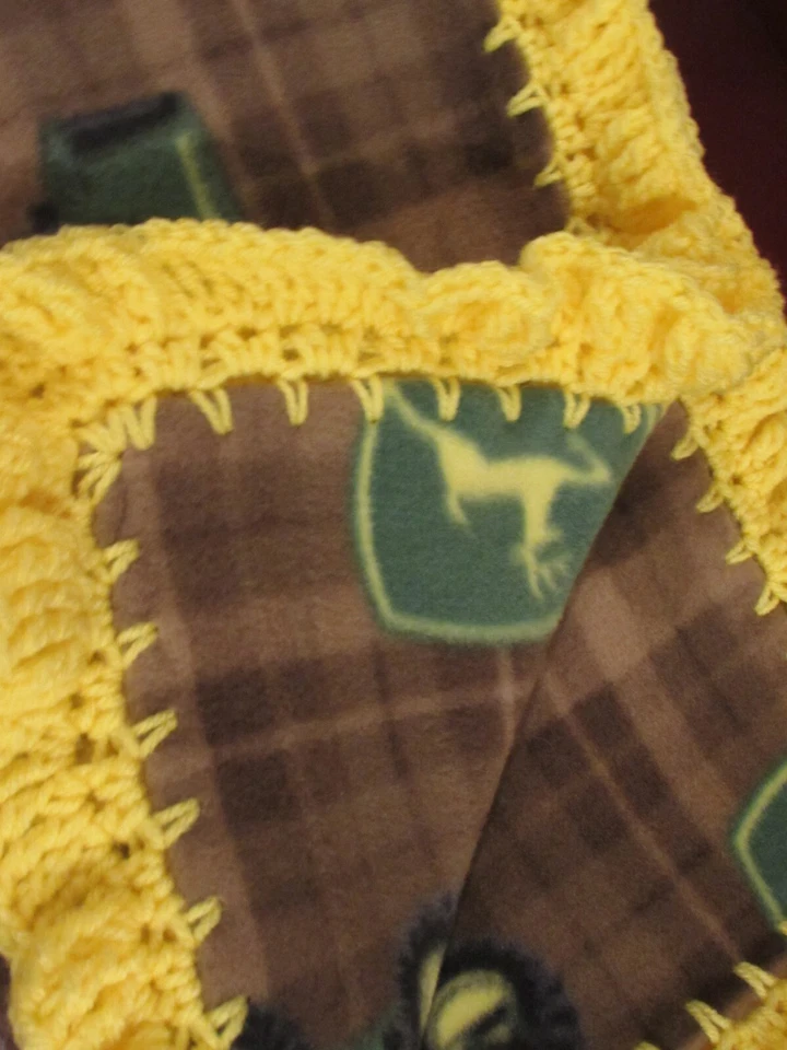 Детское одеяло John Deere для мальчика флисовый коричневый зеленый трактор с желтым крючком краем - Изображение 4 из 4