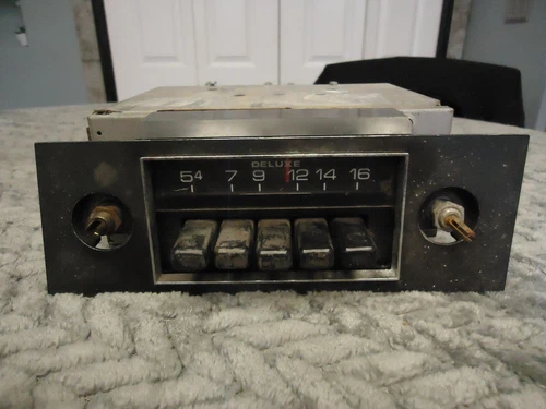 VINTAGE MADE IN USA CAR RADIO 252D0695 ^