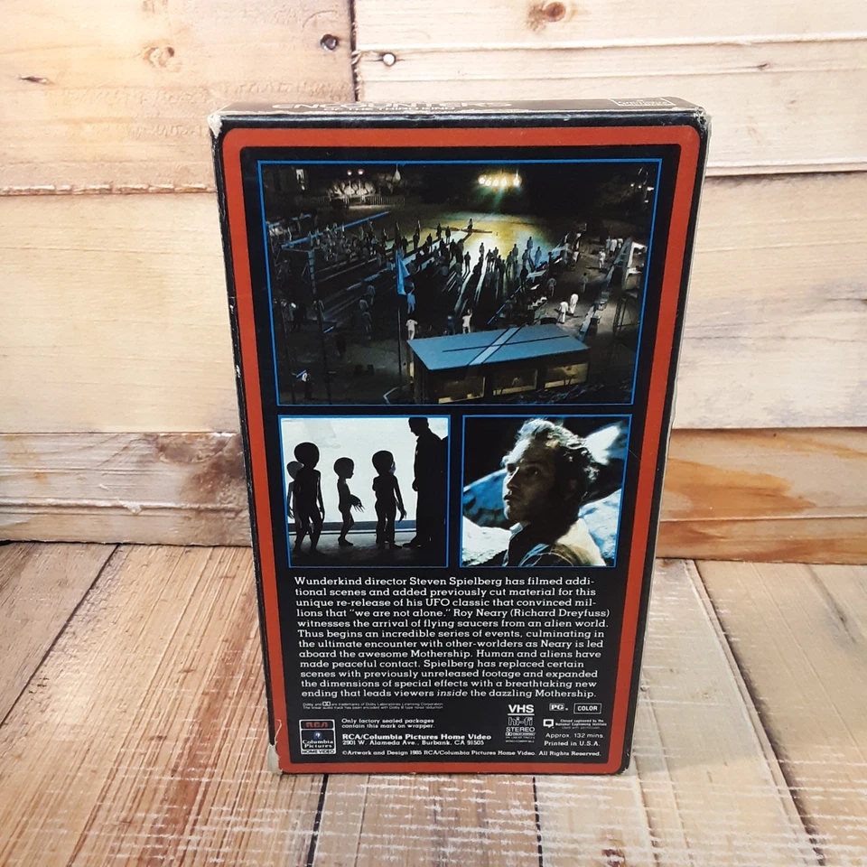 Close Encounters Of The Third Kind VHS Used Full Flap RCA Side Load - Image 2 of 4