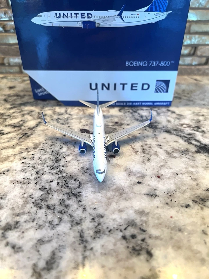 1:400 Gemini Jets United Boeing 737-800 N37267 GJUAL1803 1:400 *Read Desc*🔥 - Image 2 of 4