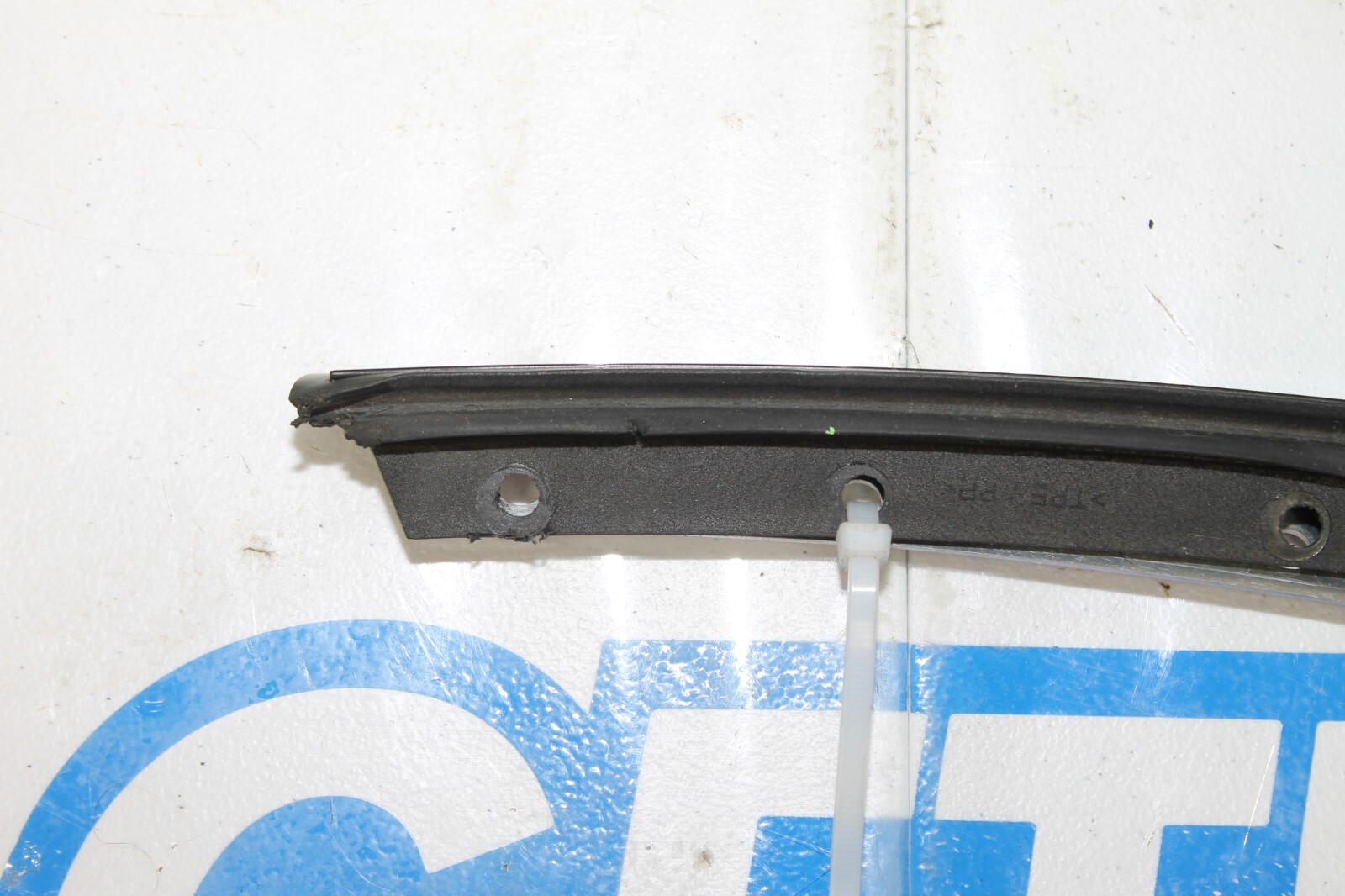 15-20 LAMBORGHINI HURACAN LH LEFT DRIVERS FRONT QUARTER GLASS BRACKET 4T0837439