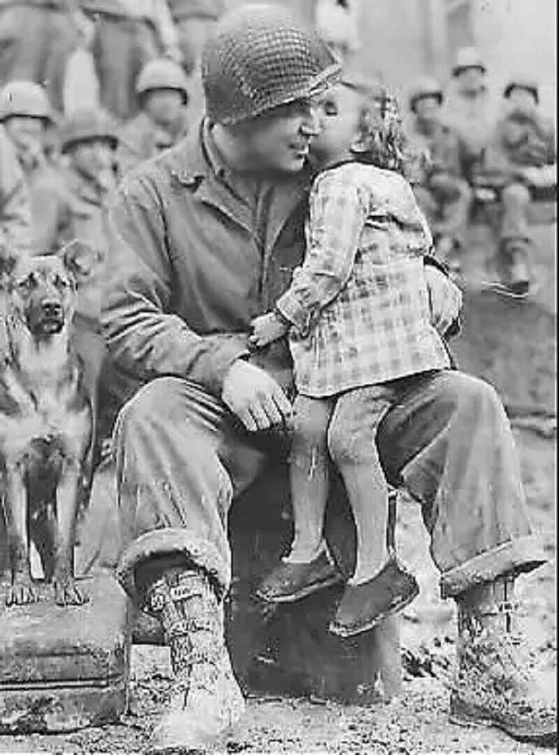 1/16 Resin Figure Model Kit Girl Kisses US Soldier WWII WW2 Unpainted Unassamble