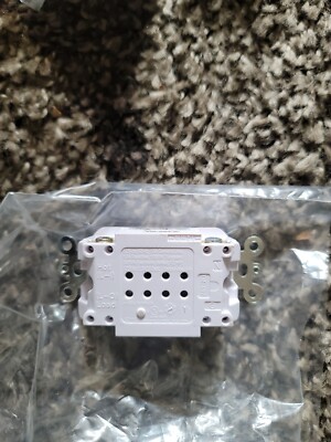 Utilitech 15-Amp Digital Daylight Saving Lighting Timer 0192773 7